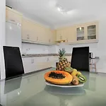 Premium Paradise - Balcony Sea & Pool Views - Rated *