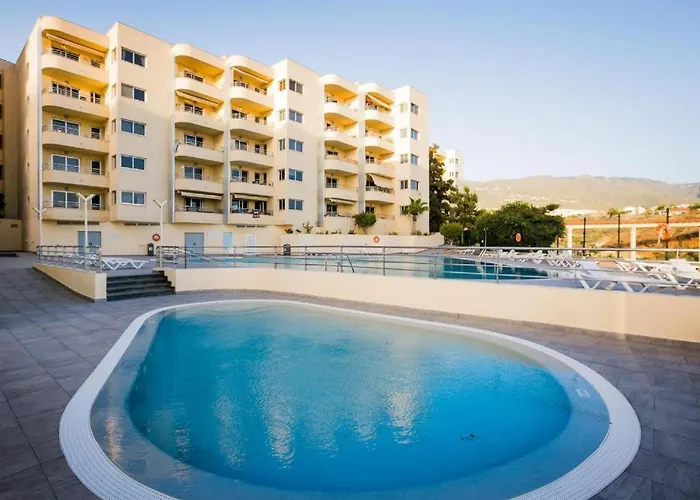 Premium Paradise - Balcony Sea & Pool Views - Rated