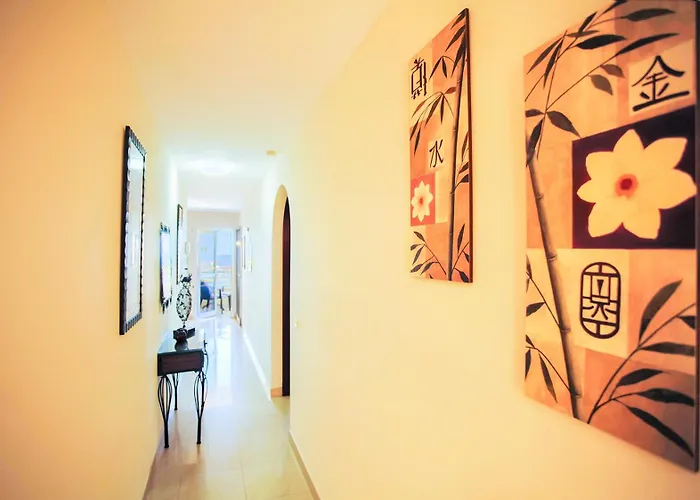 Premium Paradise - Balcony Sea & Pool Views - Rated