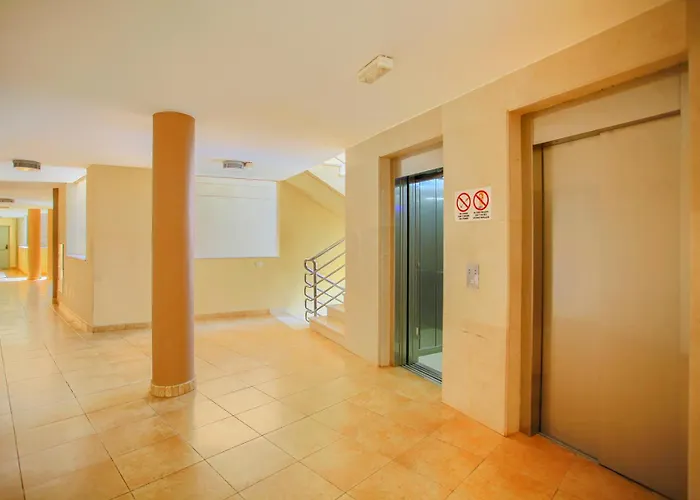 Premium Paradise - Balcony Sea & Pool Views - Rated