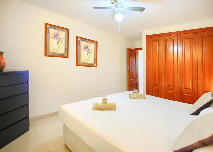 Premium Paradise - Balcony Sea & Pool Views - Rated Apartmán *