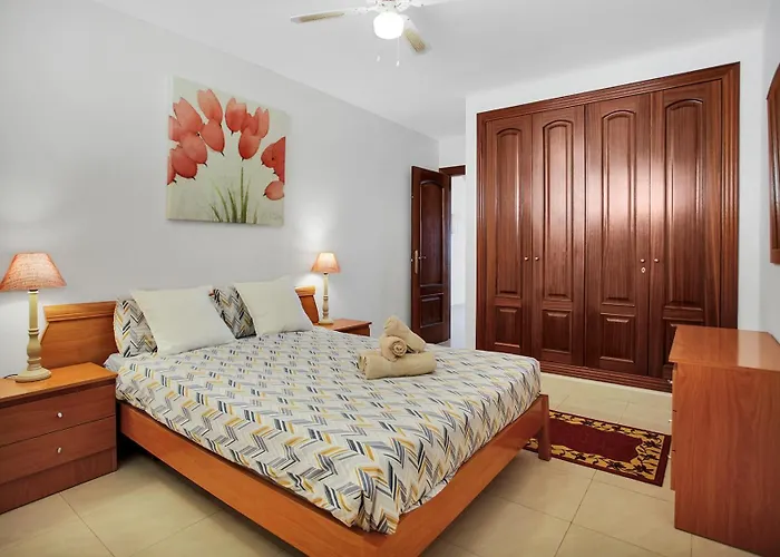 Premium Paradise - Balcony Sea & Pool Views - Rated Apartmán *