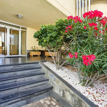 Premium Paradise - Balcony Sea & Pool Views - Rated *