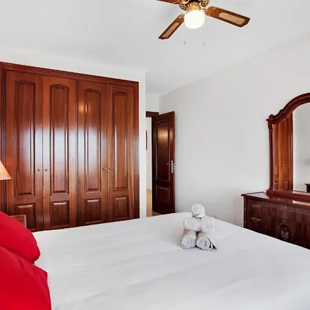 Premium Paradise - Balcony Sea & Pool Views - Rated Apartment